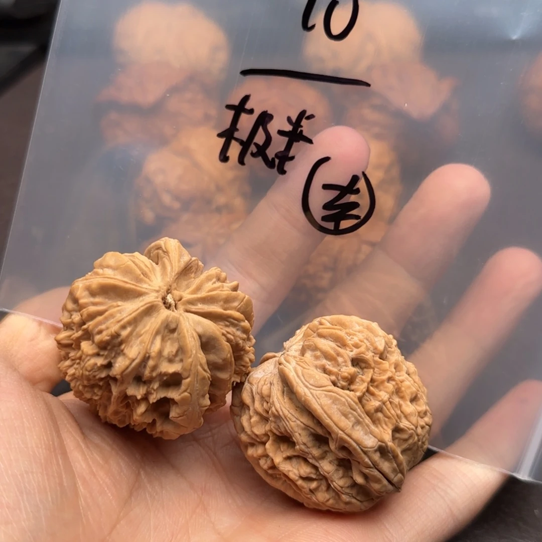 极***米文玩核桃吊坠暴雪