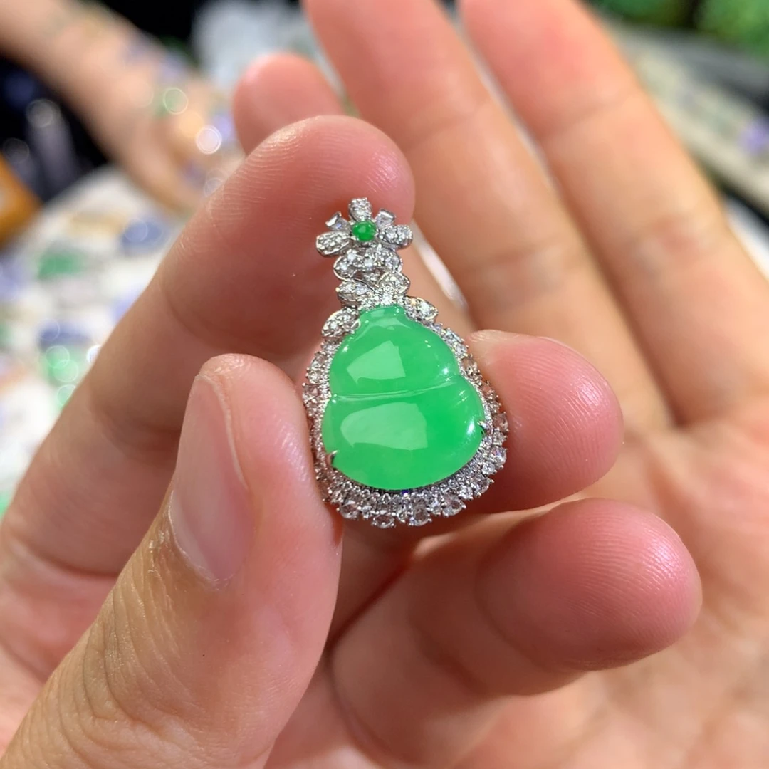 翡翠18K金镶嵌吊坠(不含链)葫芦