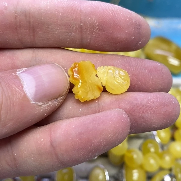 蜜蜡裸石未镶嵌吊坠