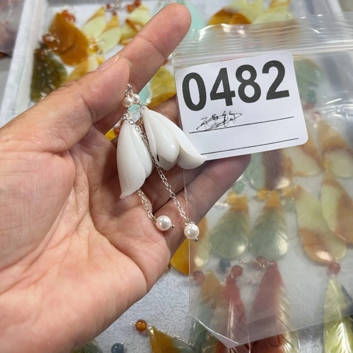 不***）蛇纹石玉合金耳饰