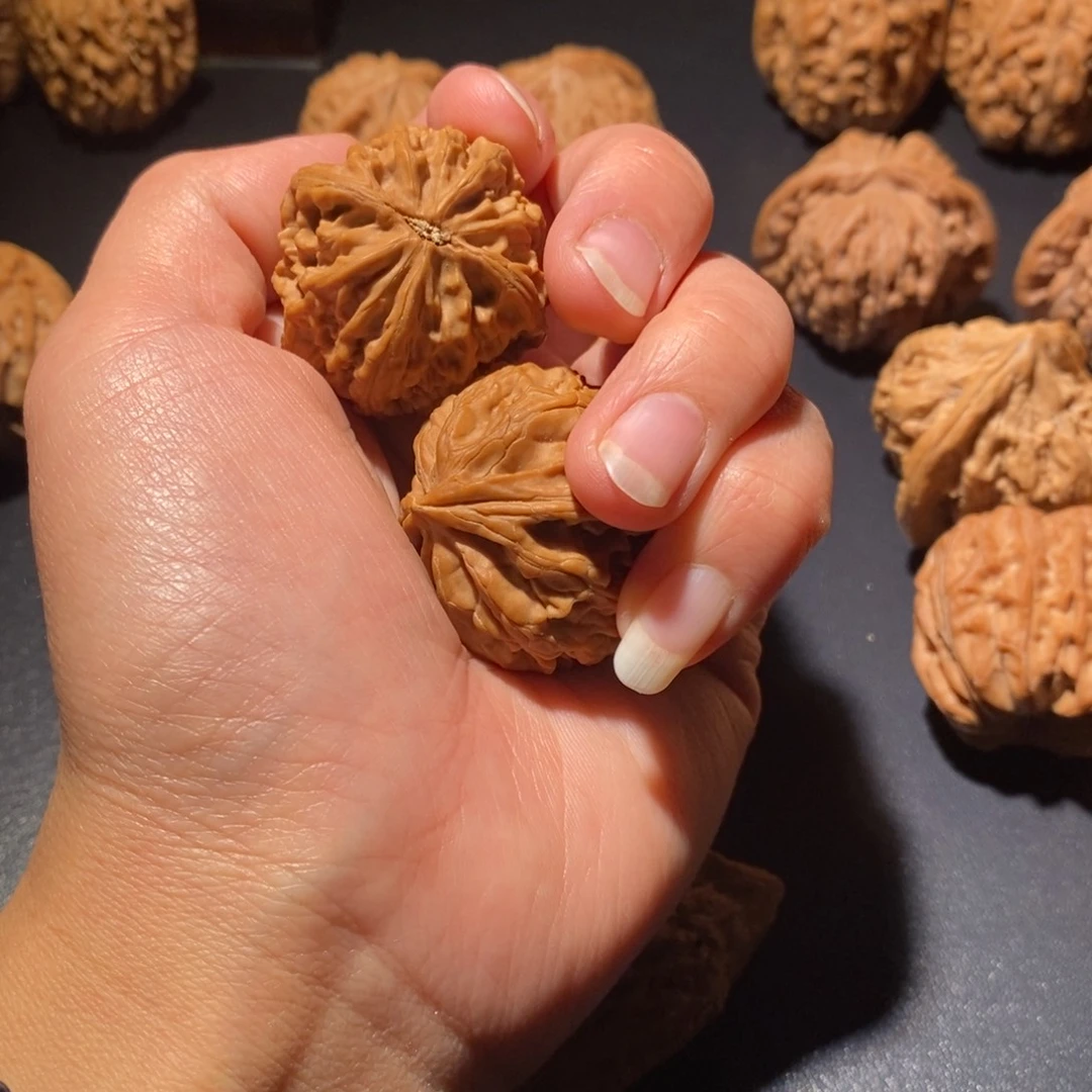 小***骨文玩核桃吊坠灵珠