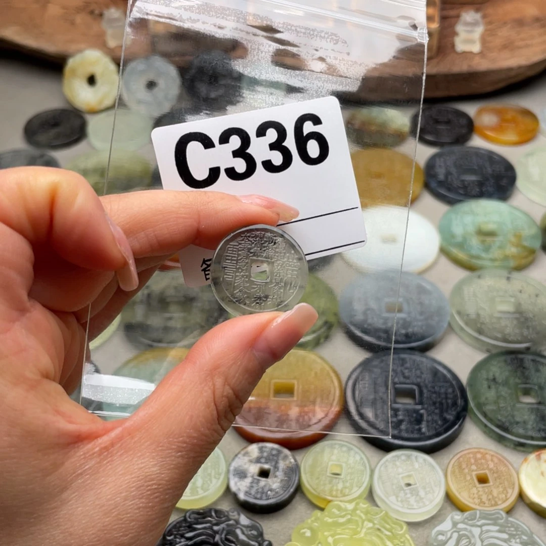 蛇纹石玉颈饰未镶嵌小****头