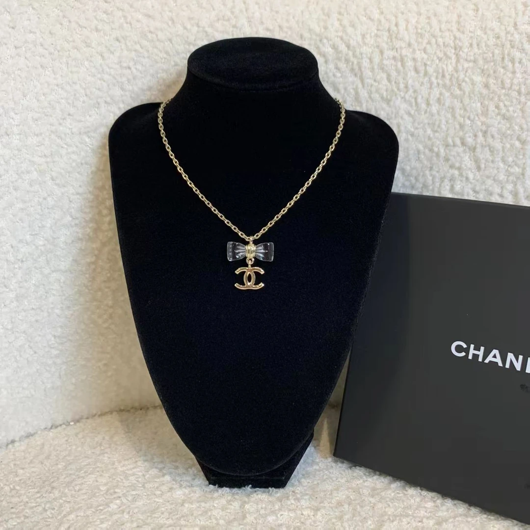 99新 Chanel/香奈儿 壹臻/25P亚克力蝴蝶结双C吊坠项链 97637398