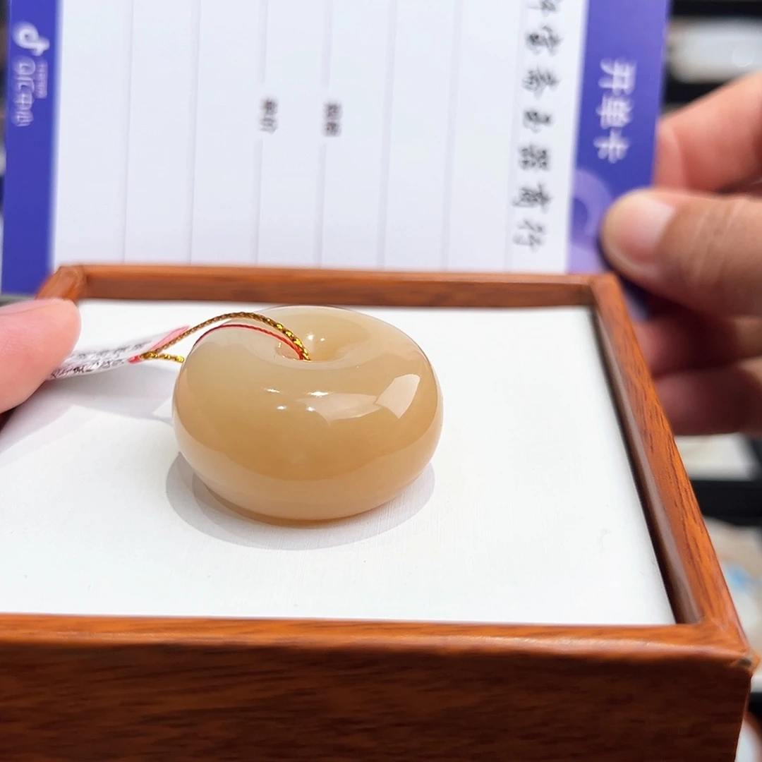 吉***泽和田玉未镶嵌颈饰