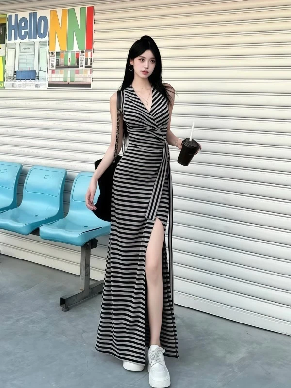法式气质性感v领条纹无袖连衣裙女夏季新款绑带收腰显瘦开叉长裙