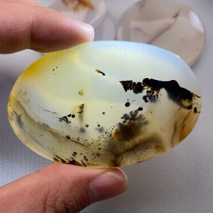 玛瑙/玉髓颈饰未镶嵌兰**士