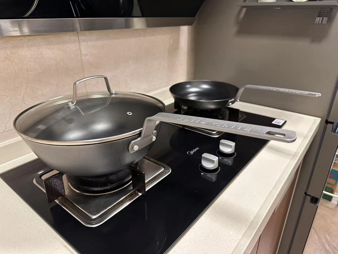 JU 28口径精铸铁煎炒锅 套装