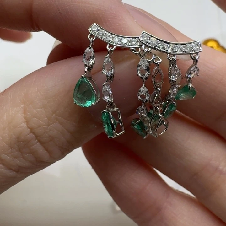 祖母绿耳饰未镶嵌