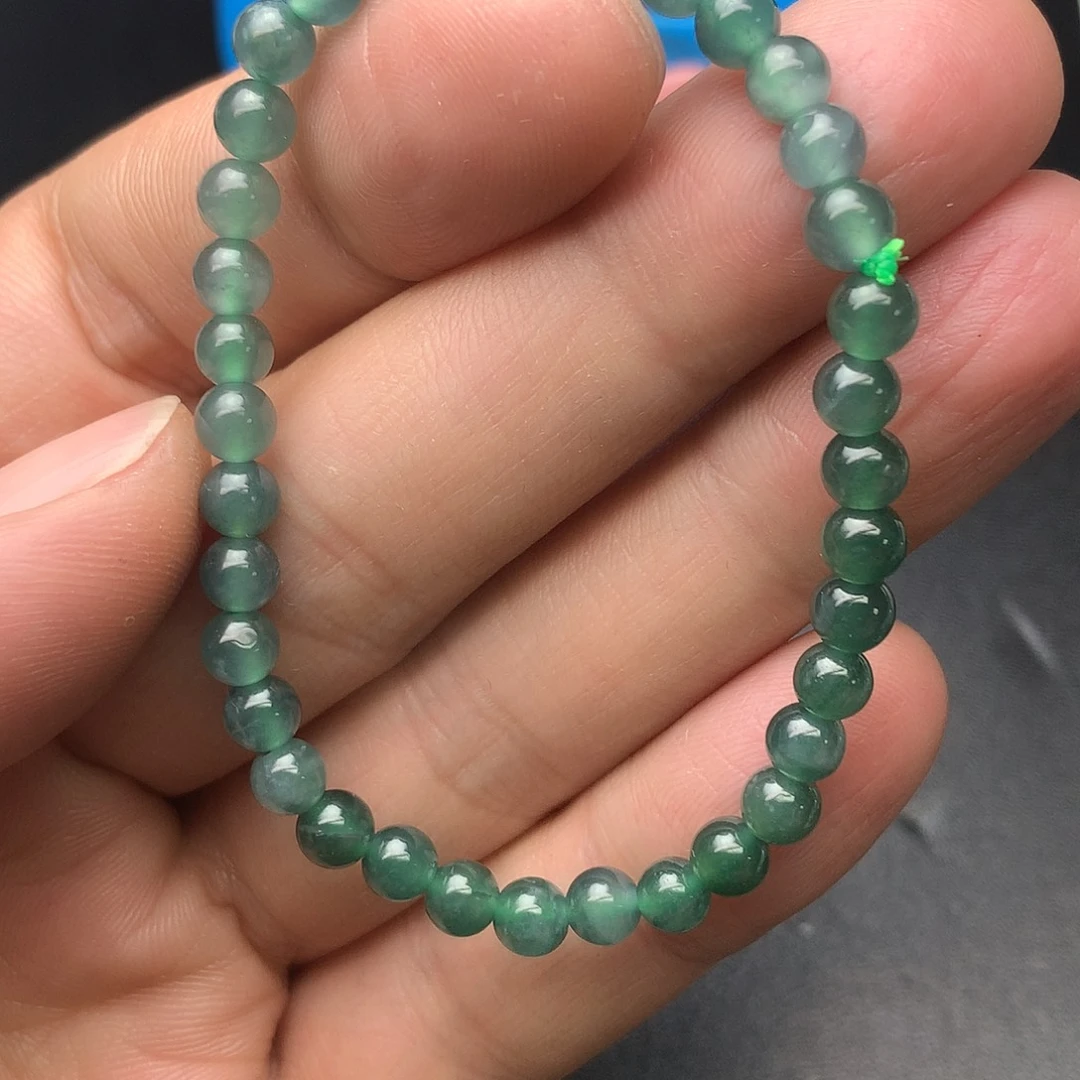 翡翠未镶嵌颈饰翡翠首饰和翡翠