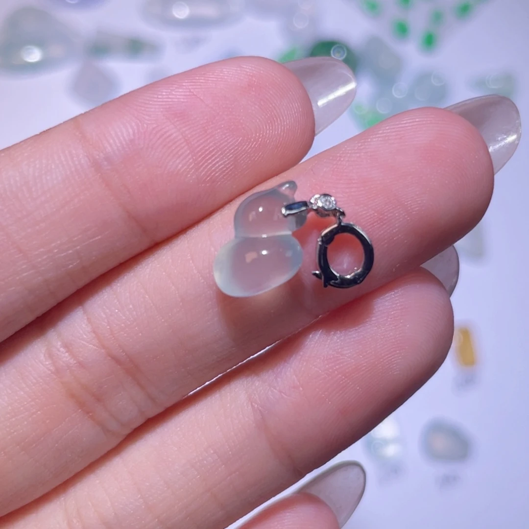 翡翠18K金镶嵌颈饰黛*