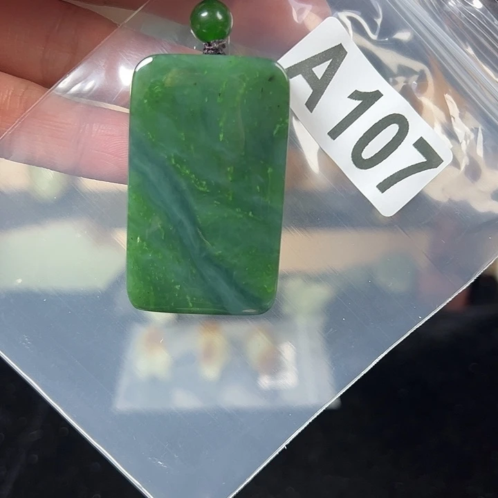 ****蚱和田玉（碧玉）未镶嵌颈饰
