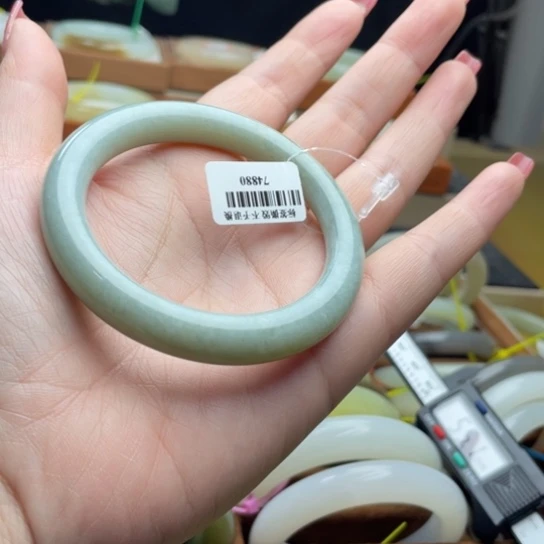 【闪购商品】和田玉手镯未镶嵌55.5