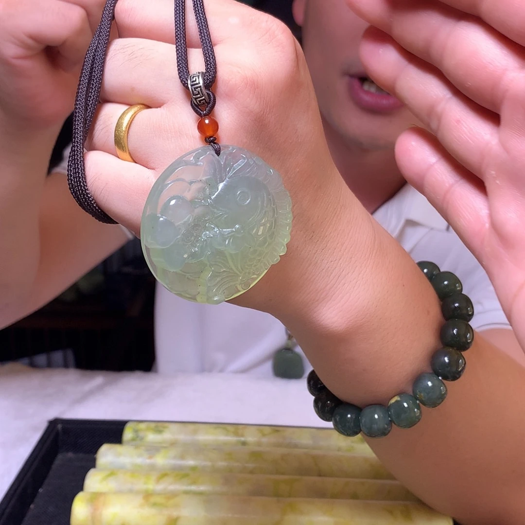 未镶嵌蛇纹石玉颈饰