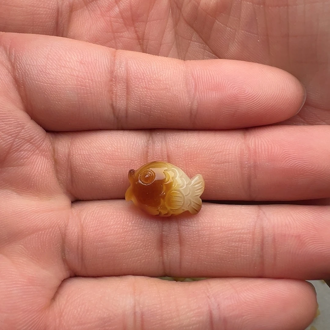 蜜蜡未镶嵌颈饰小鱼（打孔不退换）
