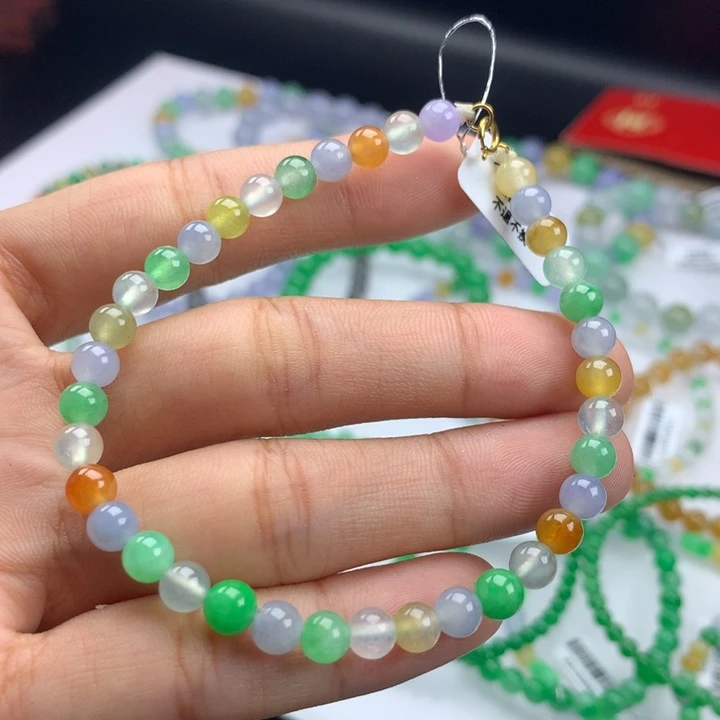 翡翠手镯未镶嵌卡