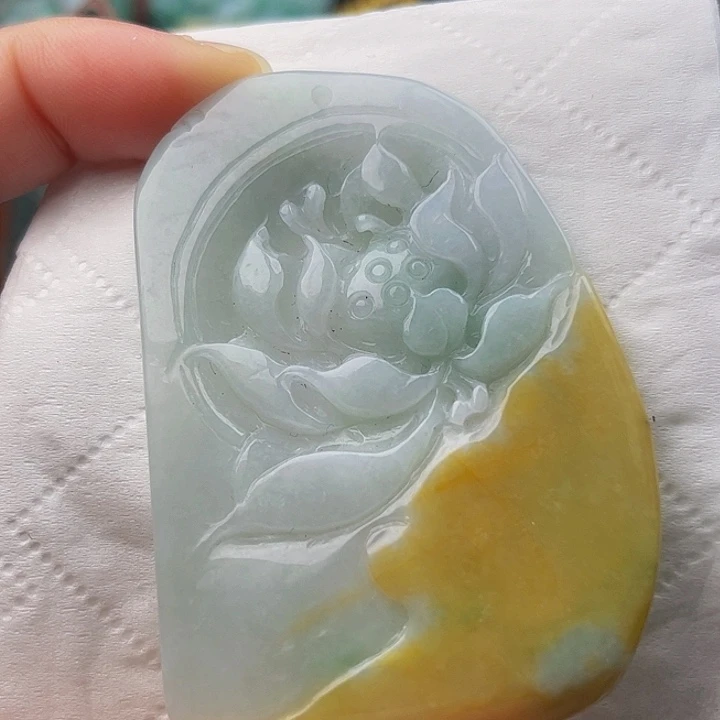 翡翠未镶嵌颈饰挂件