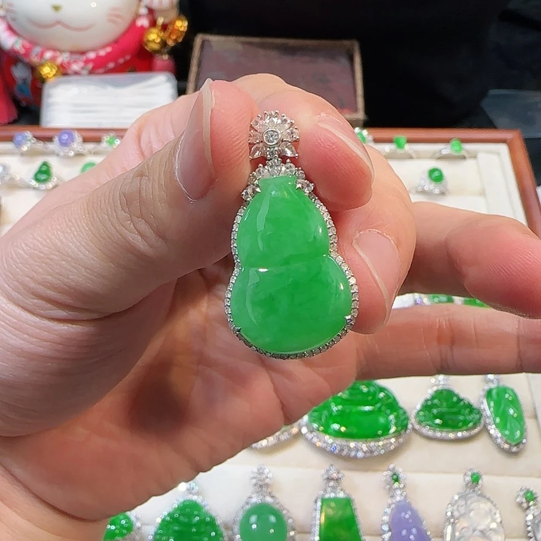 翡翠吊坠(不含链)18K金镶嵌