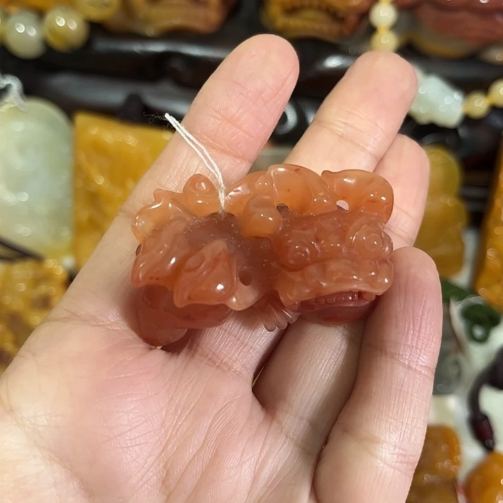 石英质玉（黄龙玉）未镶嵌颈饰