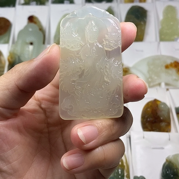 蛇纹石玉未镶嵌颈饰
