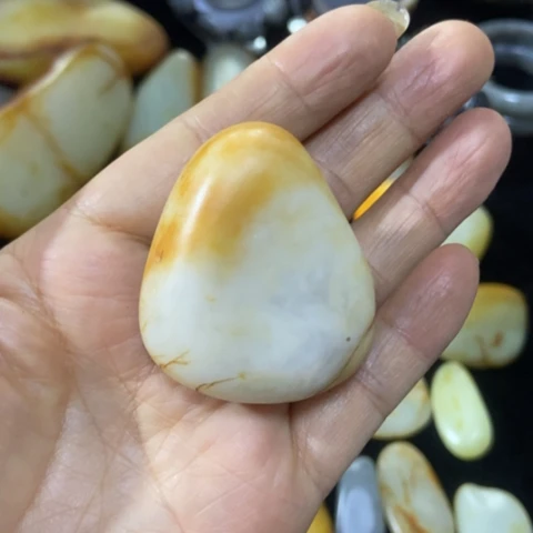 未镶嵌和田玉（糖玉）车挂