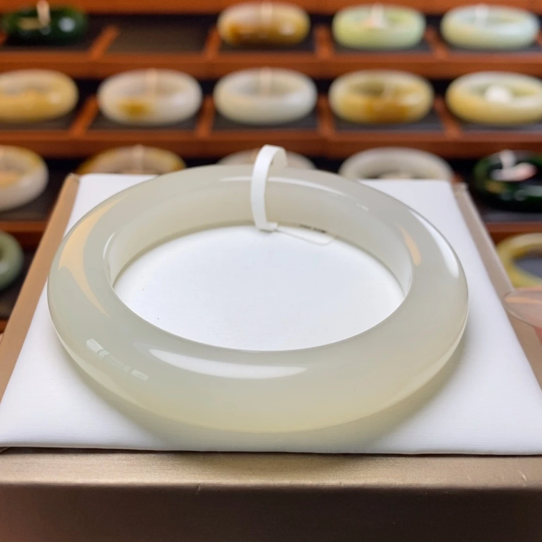 未镶嵌手镯和田玉（青白玉）52圈