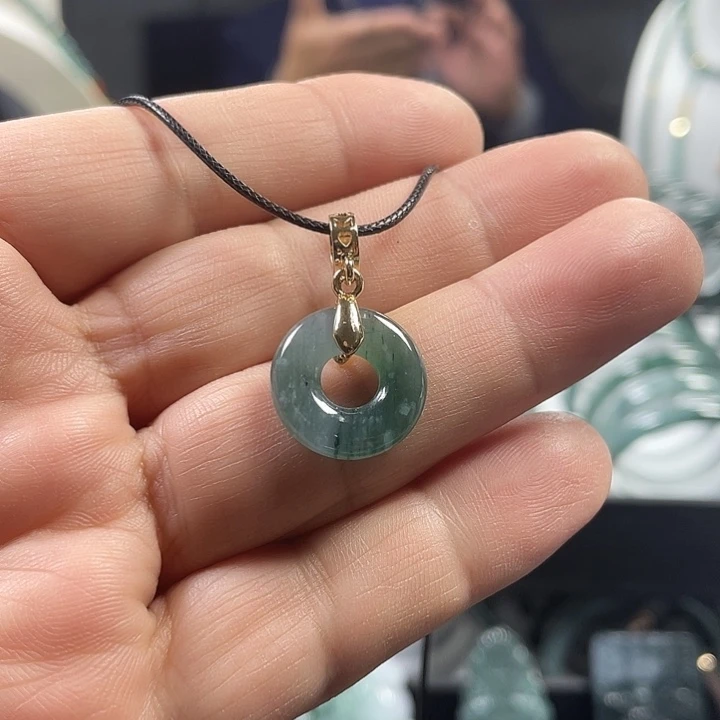 翡翠未镶嵌颈饰吊坠