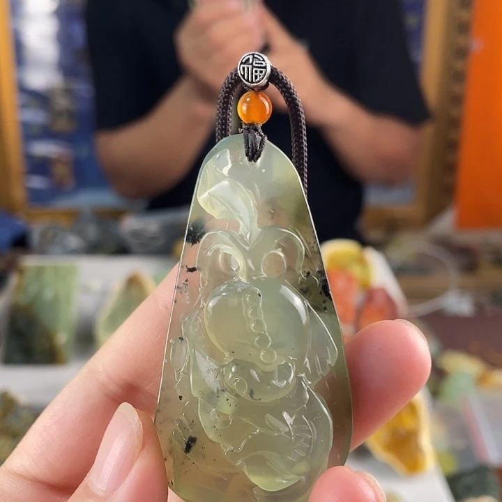 蛇纹石玉未镶嵌颈饰