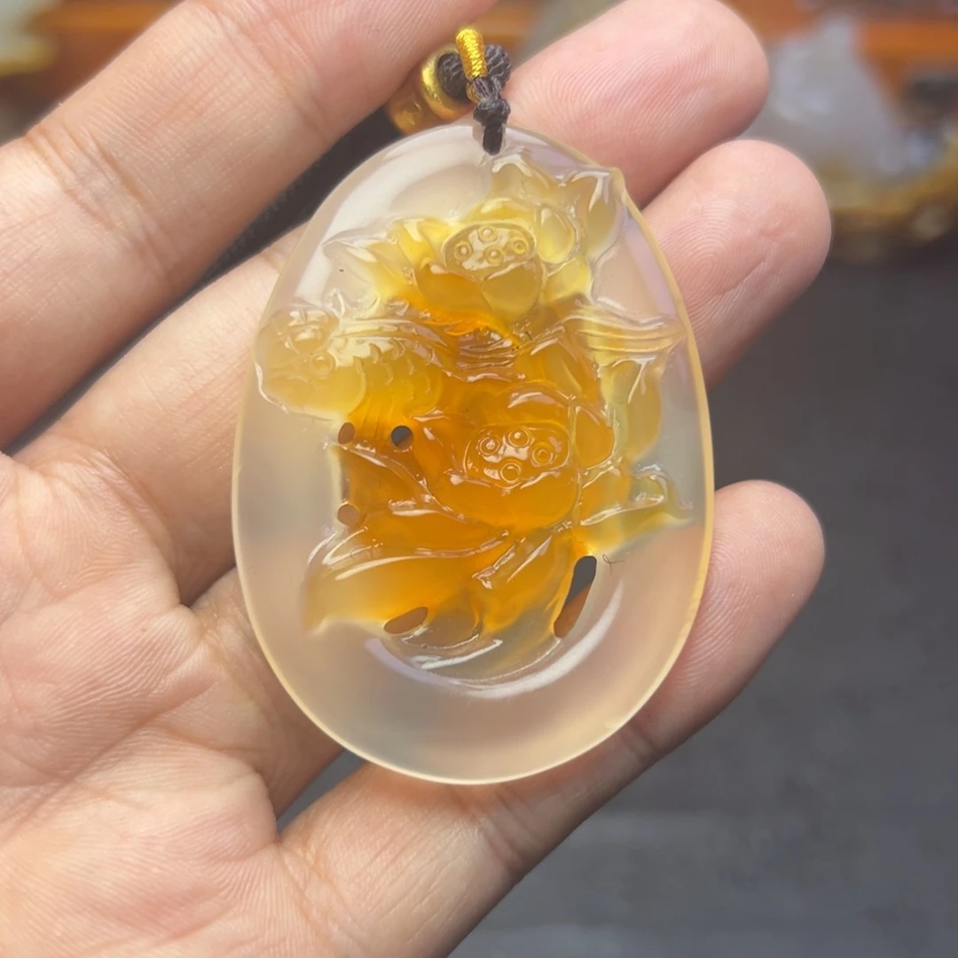 和***贵玛瑙/玉髓未镶嵌时尚潮流手把件吊坠