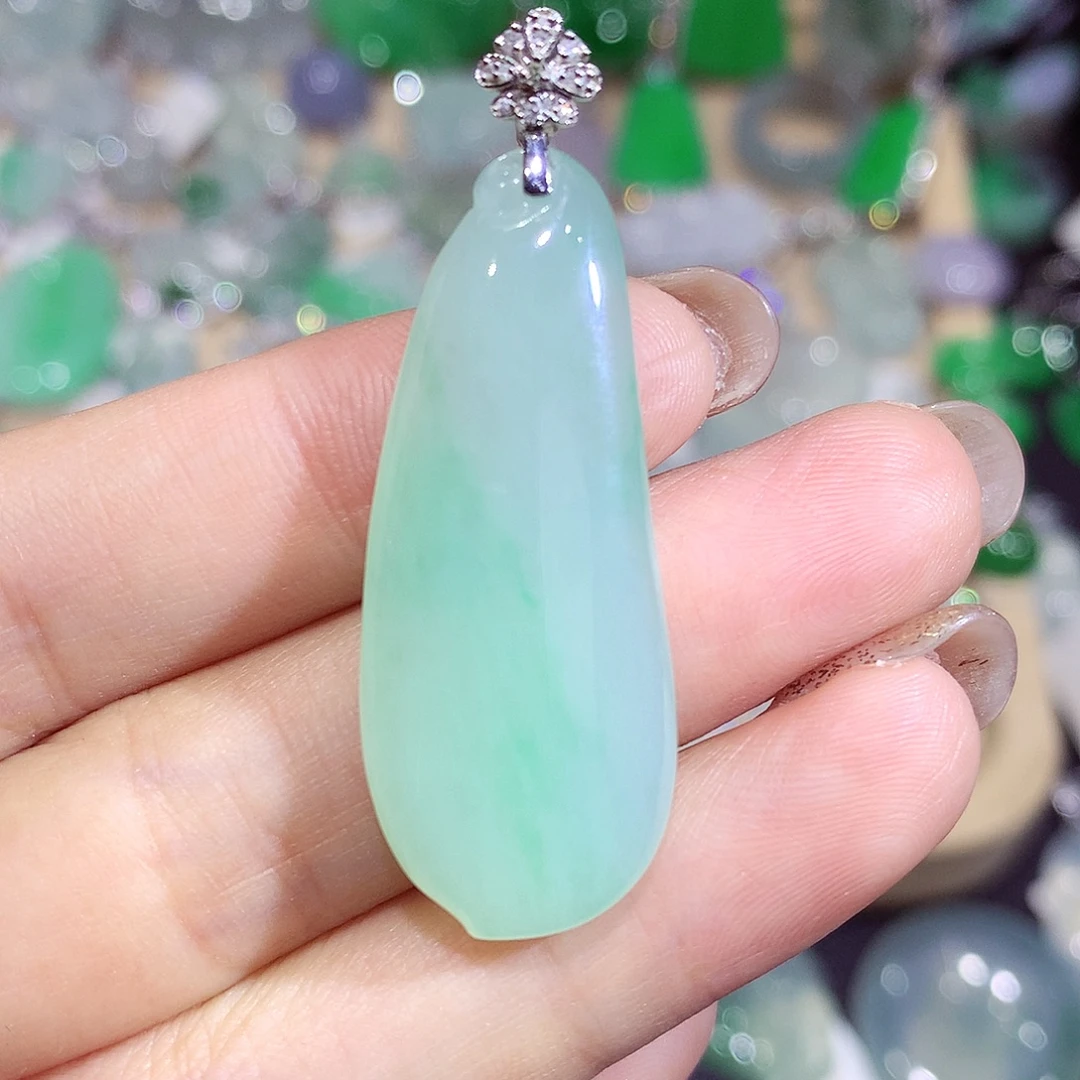 翡翠18K金镶嵌颈饰gua