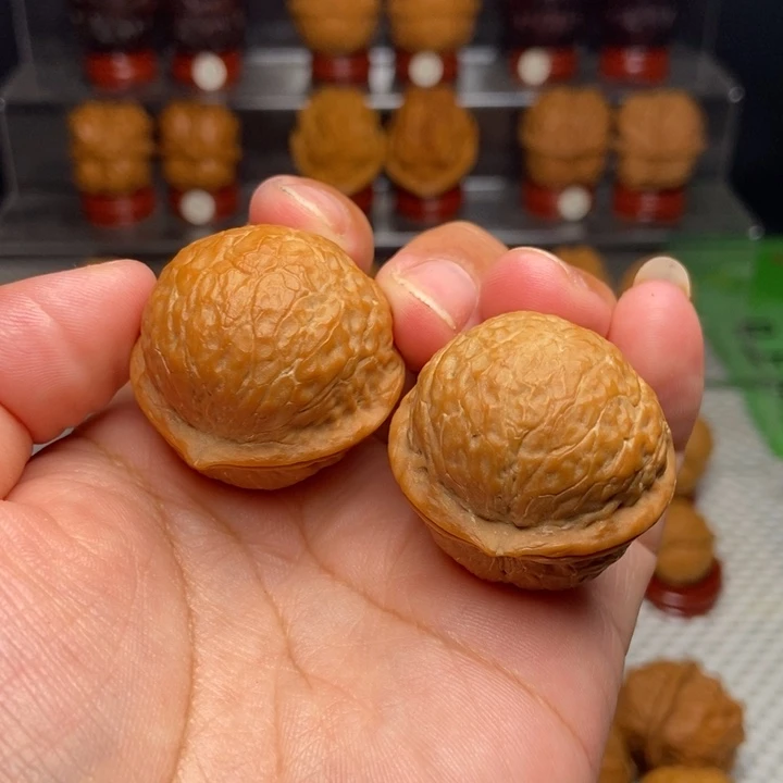 把件文玩核桃红皮球38