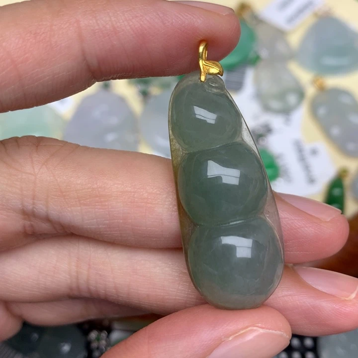 颈饰18K金镶嵌翡翠