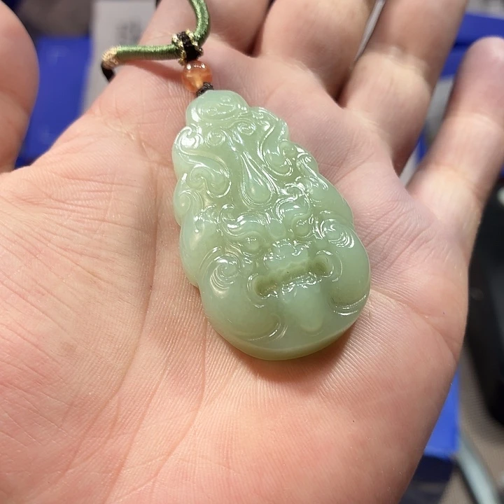 颈饰未镶嵌和田玉（糖玉）