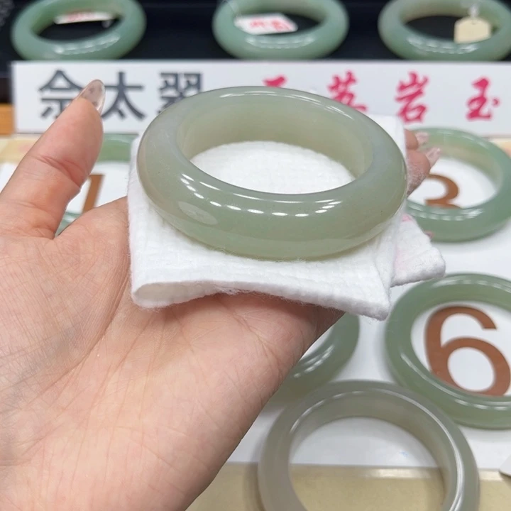 石英质玉手镯未镶嵌我****财