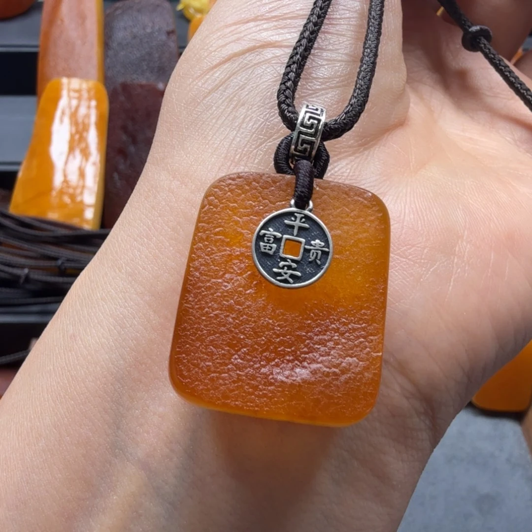 未镶嵌吊坠(赠链)琥珀