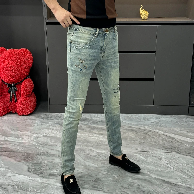 烫钻破洞男士牛仔裤春秋新款潮流百搭修身直筒裤韩版痞帅休闲男裤