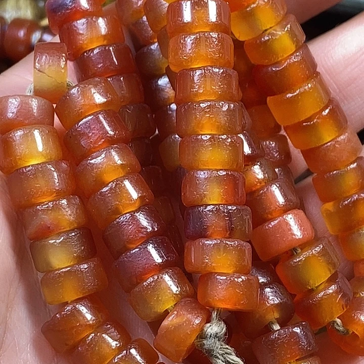 未镶嵌颈饰玛瑙/玉髓斯*