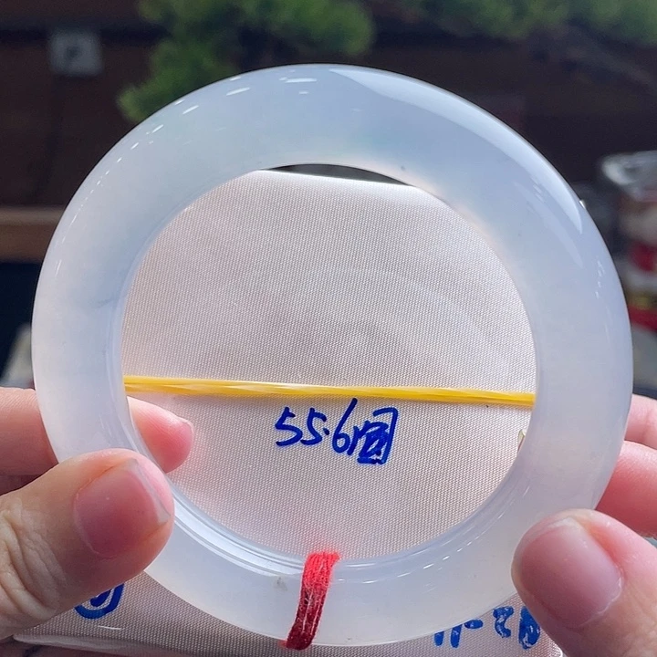 K***i翡翠未镶嵌手镯55.6订