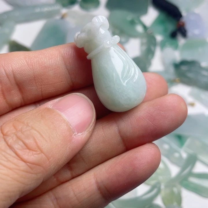 翡翠颈饰未镶嵌翡翠