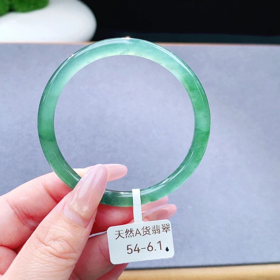 未镶嵌手镯（圆镯）翡翠