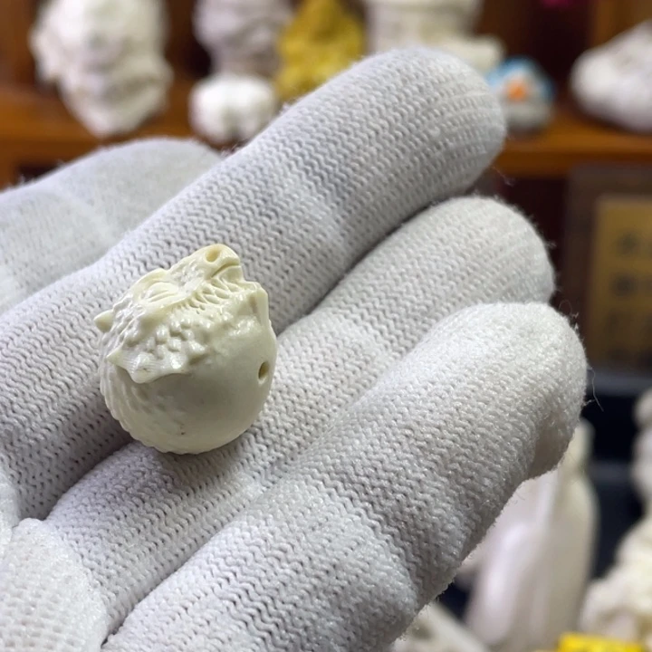 雪***人皮质非金属配饰鹿角雕刻小怪兽