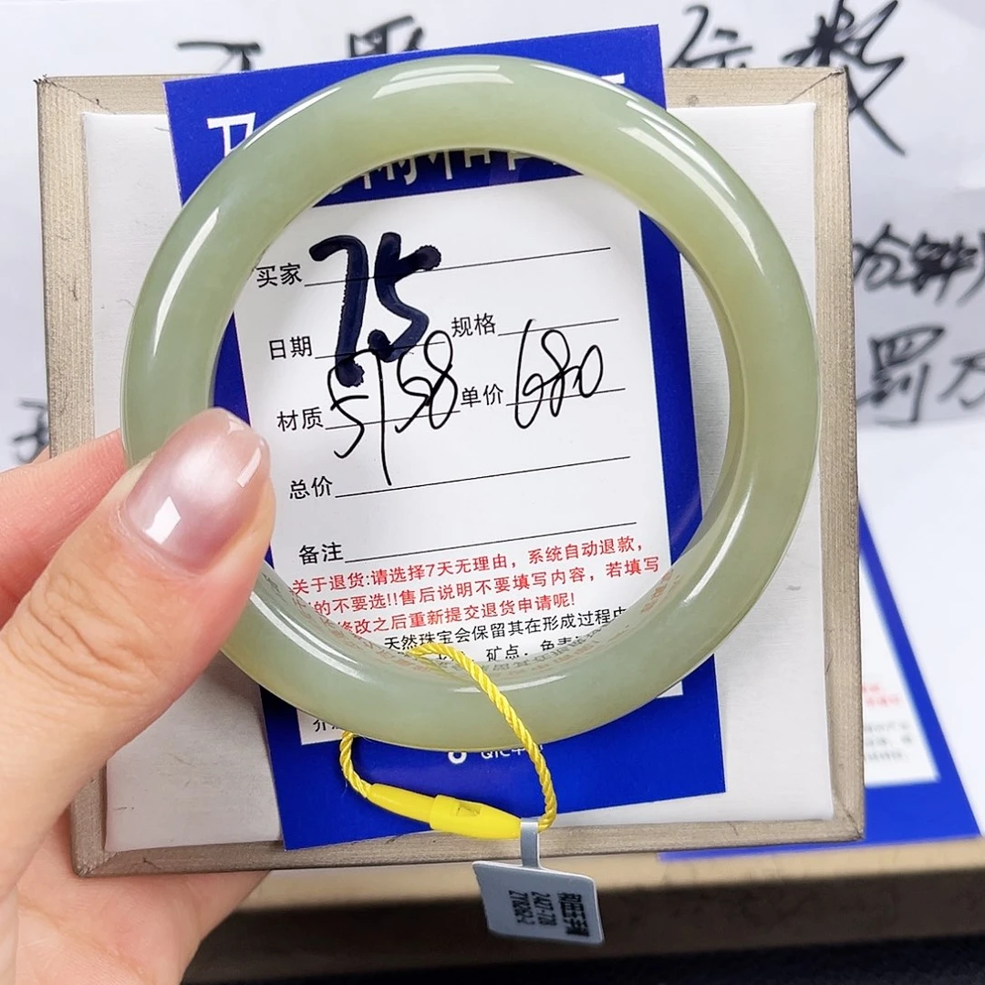 和田玉手镯未镶嵌