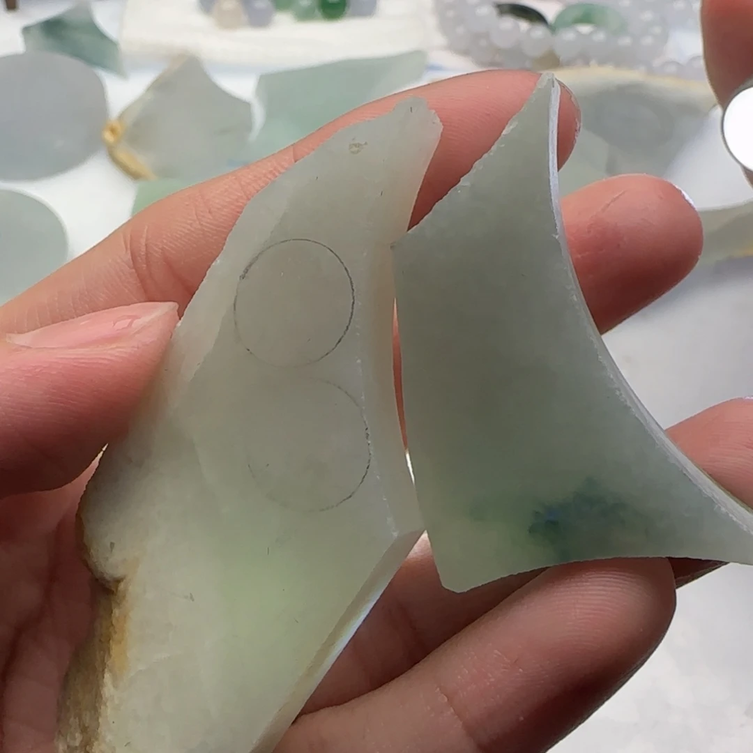 翡翠挂件未镶嵌养**户