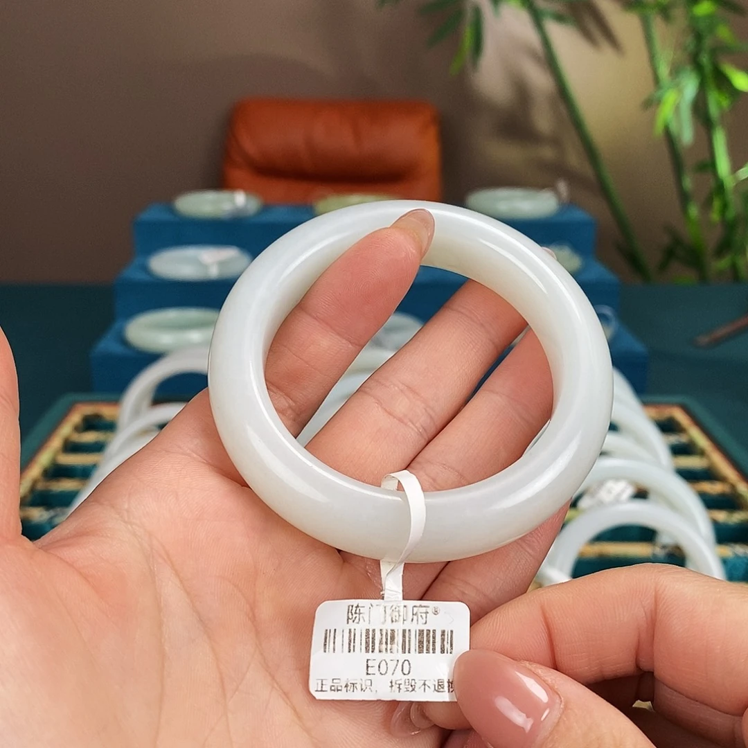 和田玉未镶嵌手镯E070