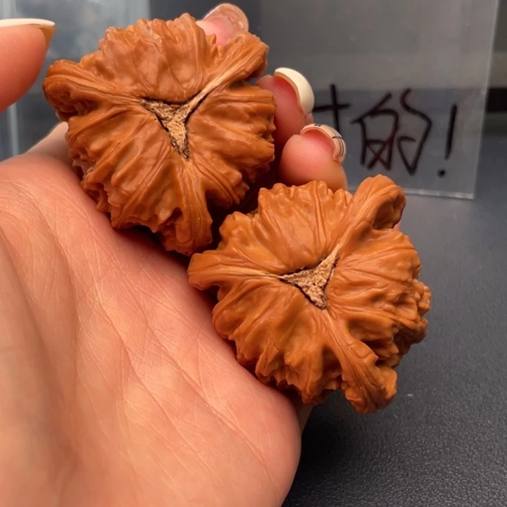 王***橙吊坠文玩核桃白狮子