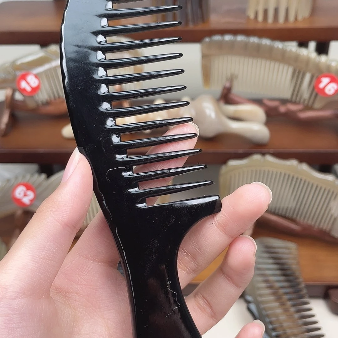 纯手工制作的牛角梳
