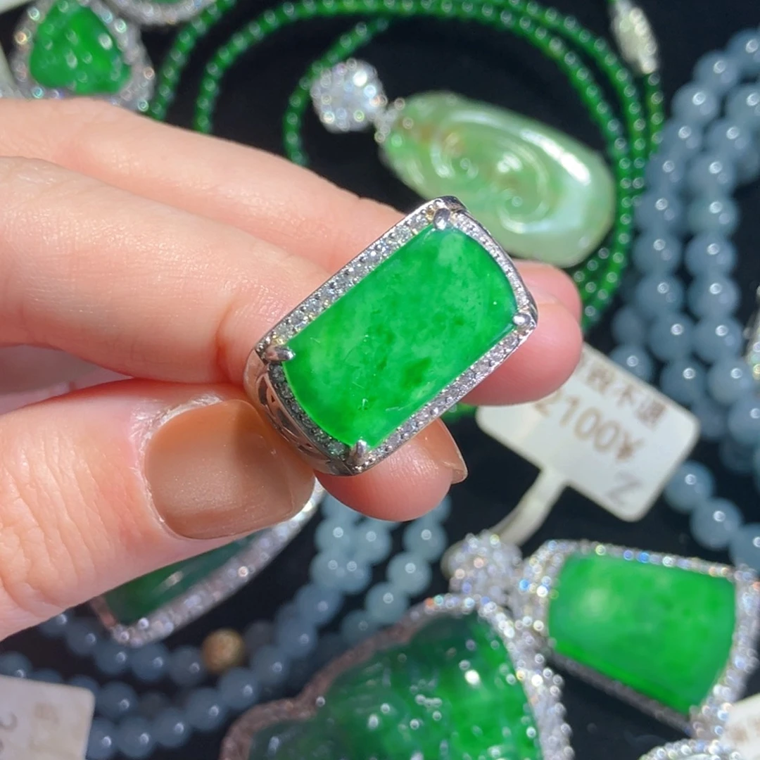 颈饰银S925镶嵌翡翠马鞍