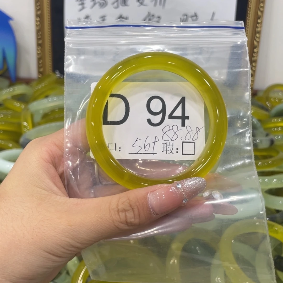 未镶嵌蛇纹石玉颈饰.**、