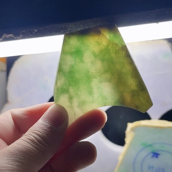 翡翠挂件未镶嵌毛料36