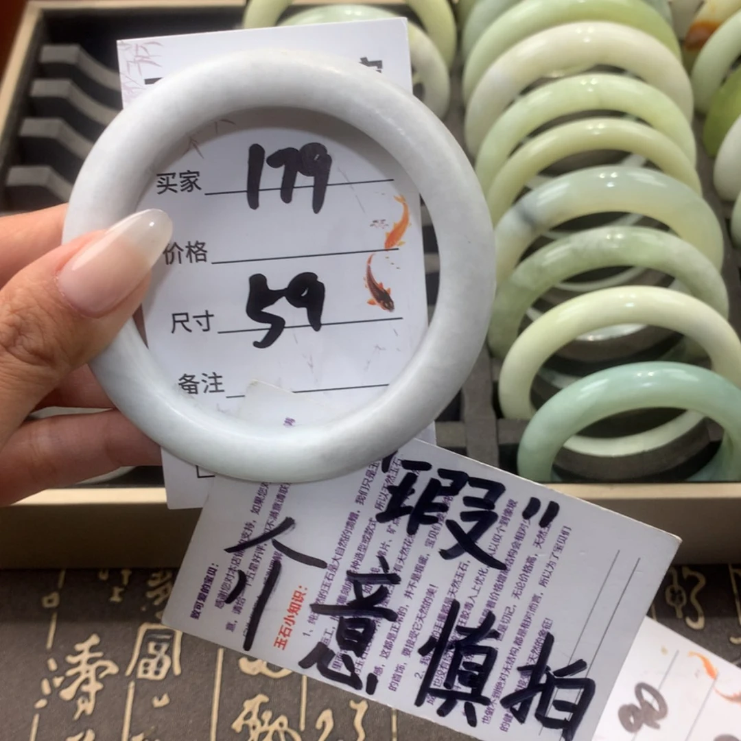 【闪购商品】蛇纹石玉未镶嵌手镯