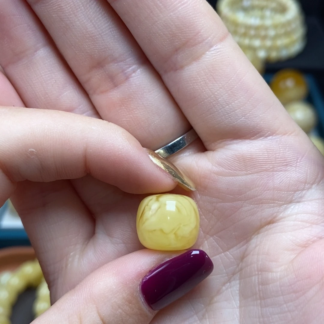 蜜蜡未镶嵌珠宝奇石13.5*11.9mm